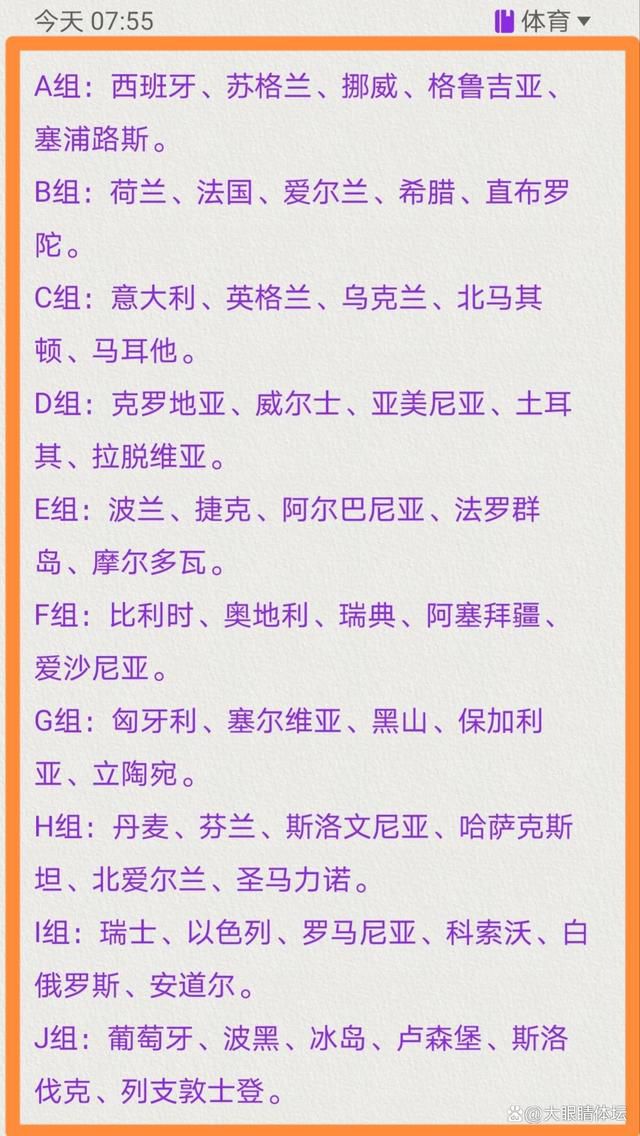 余光像是在不经意间警到了她，她停掉了手里的动作，稍稍抬起了头，冲她轻摇了一下手。